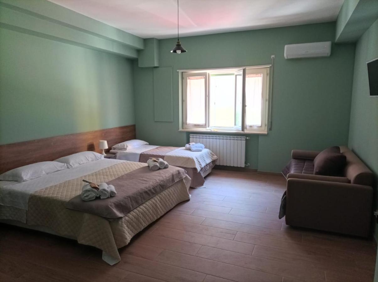 Incastro B&B In Crotone Exteriör bild